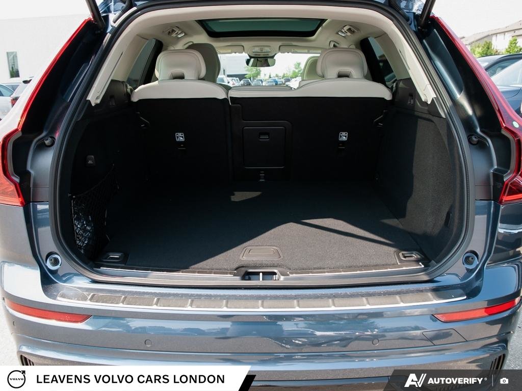 2027 Volvo XC60 ULTRA DARK THEME-10