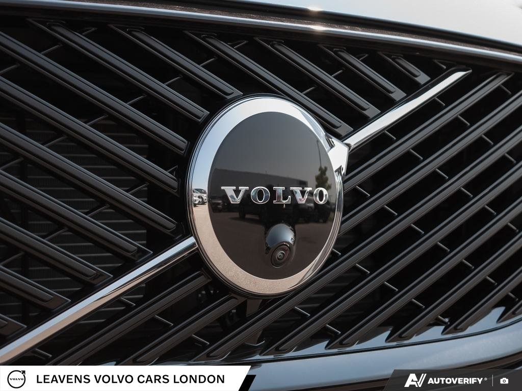 2027 Volvo XC60 ULTRA DARK THEME-8