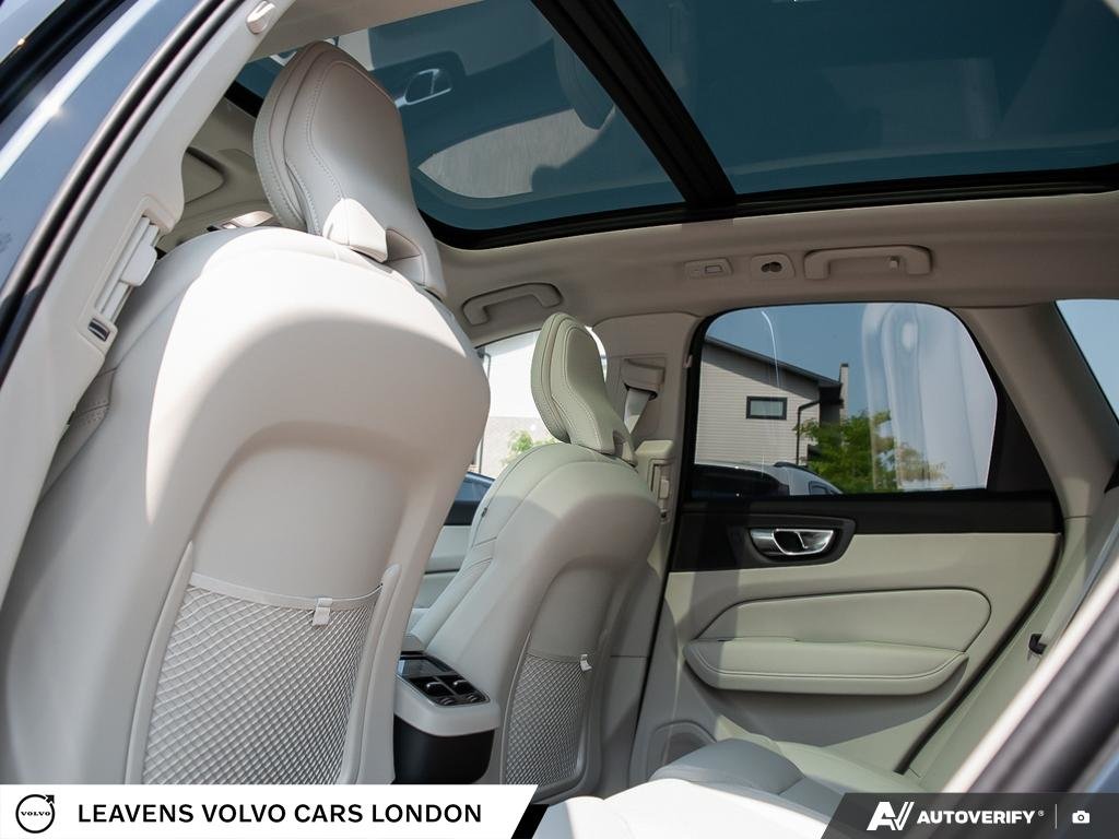2027 Volvo XC60 ULTRA DARK THEME-23