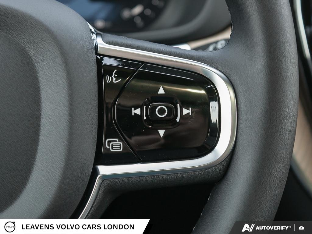 2027 Volvo XC60 PLUS DARK THEME-17