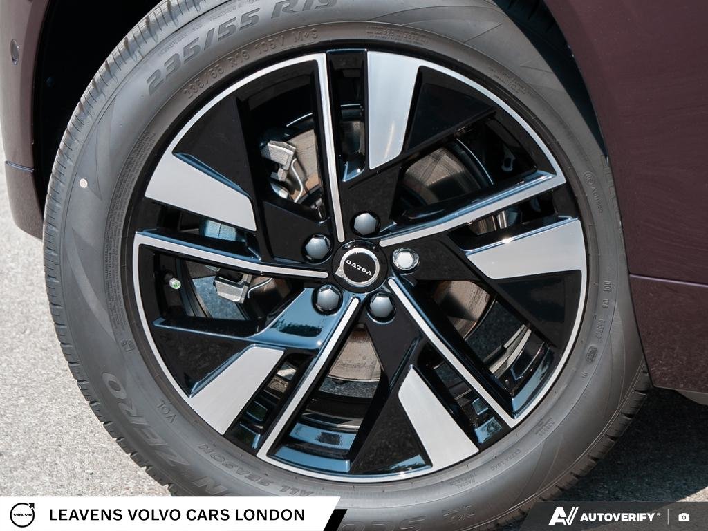 2027 Volvo XC60 PLUS DARK THEME-5