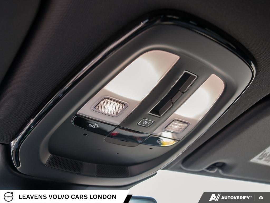2027 Volvo XC60 PLUS DARK THEME-21
