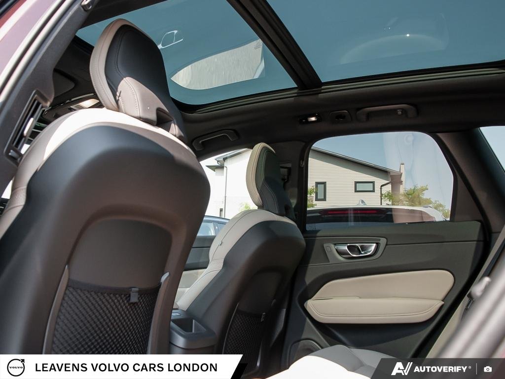 2027 Volvo XC60 PLUS DARK THEME-23