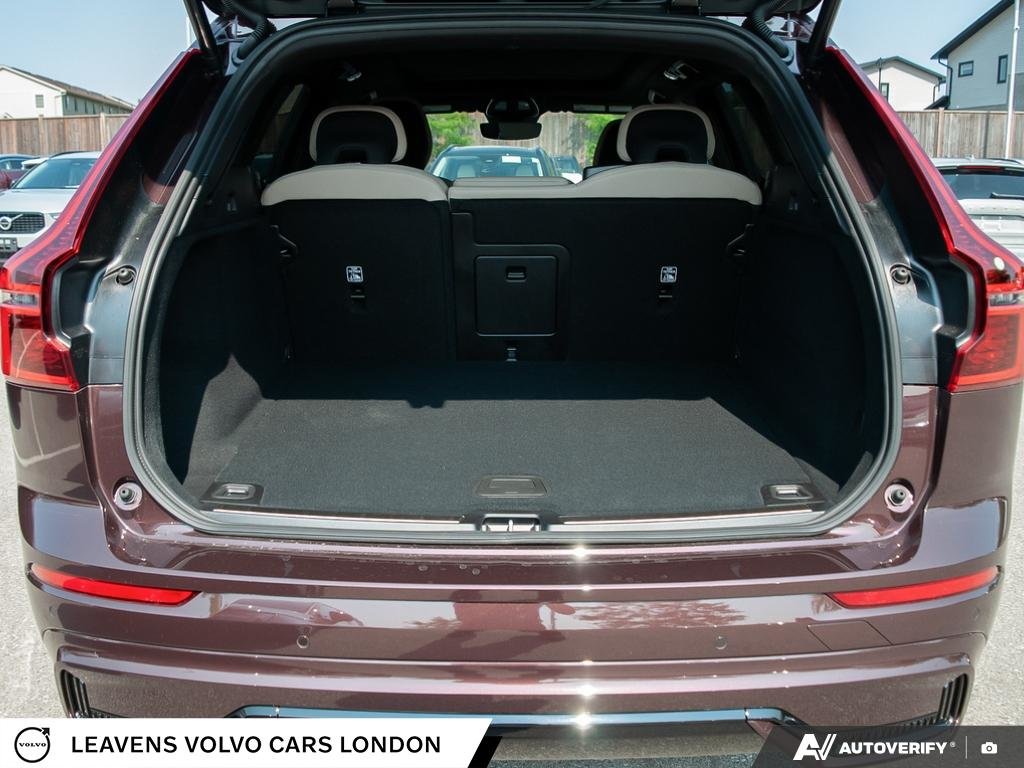 2027 Volvo XC60 PLUS DARK THEME-10
