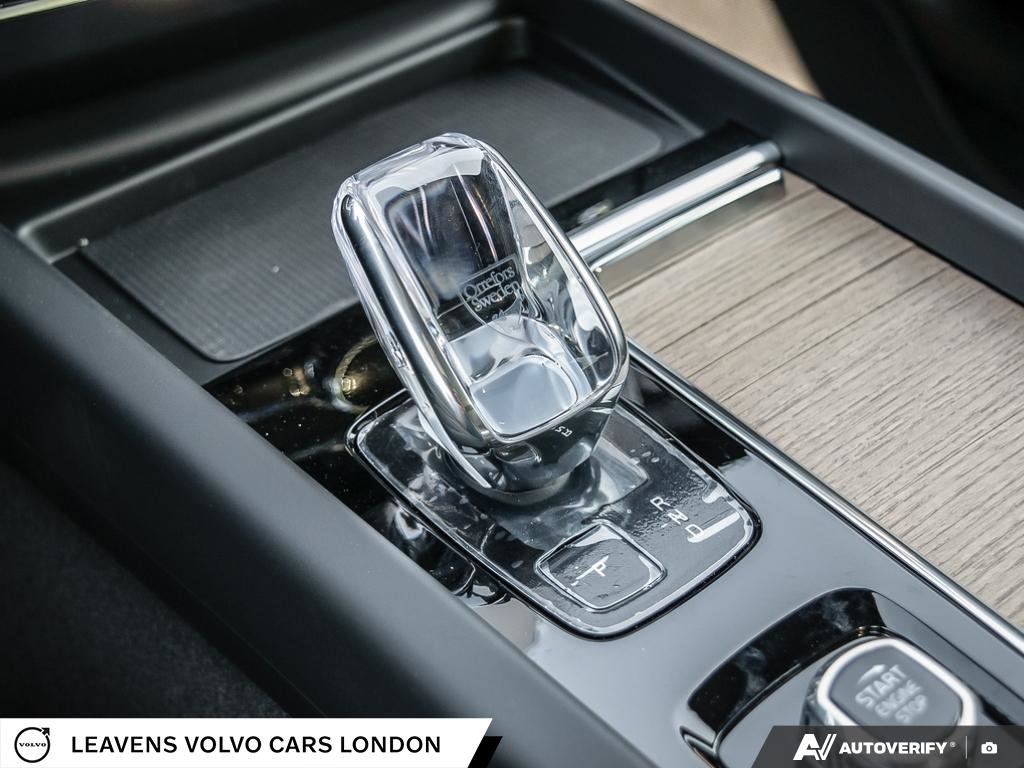 2027 Volvo XC60 PLUS DARK THEME-18