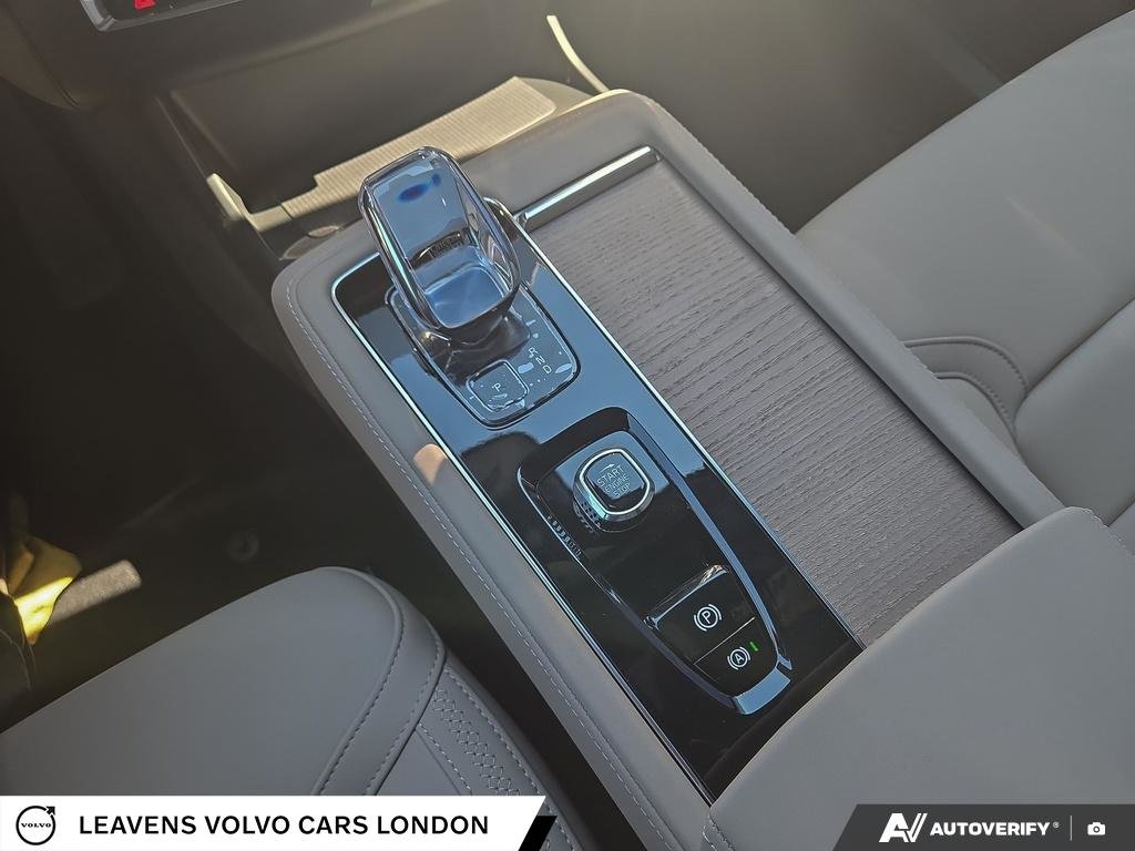 2026 Volvo XC90 PLUG-IN HYBRID PLUS DARK THEME-17