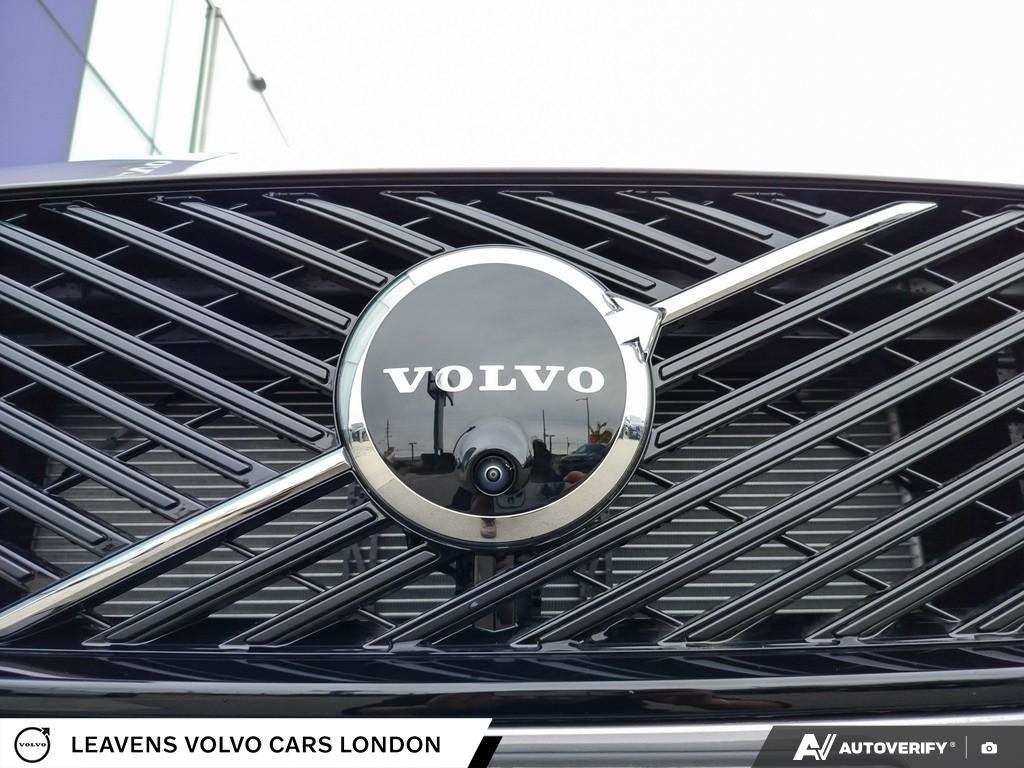 2026 Volvo XC90 PLUG-IN HYBRID PLUS DARK THEME-8