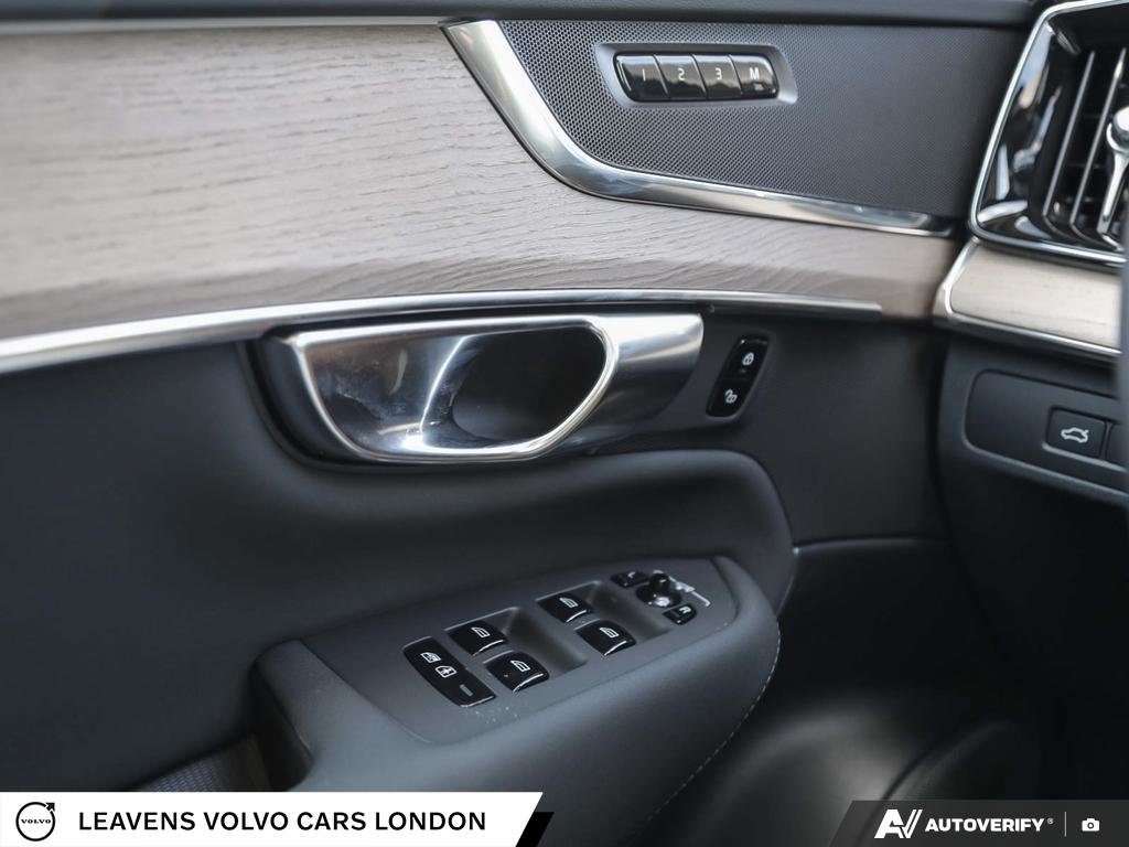 2026 Volvo XC90 PLUG-IN HYBRID PLUS BRIGHT THEME-16