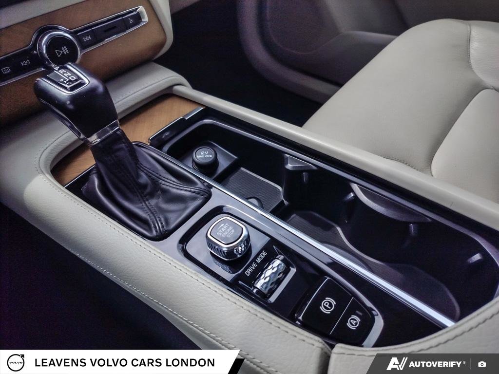 2020 Volvo XC90 MOMENTUM-17