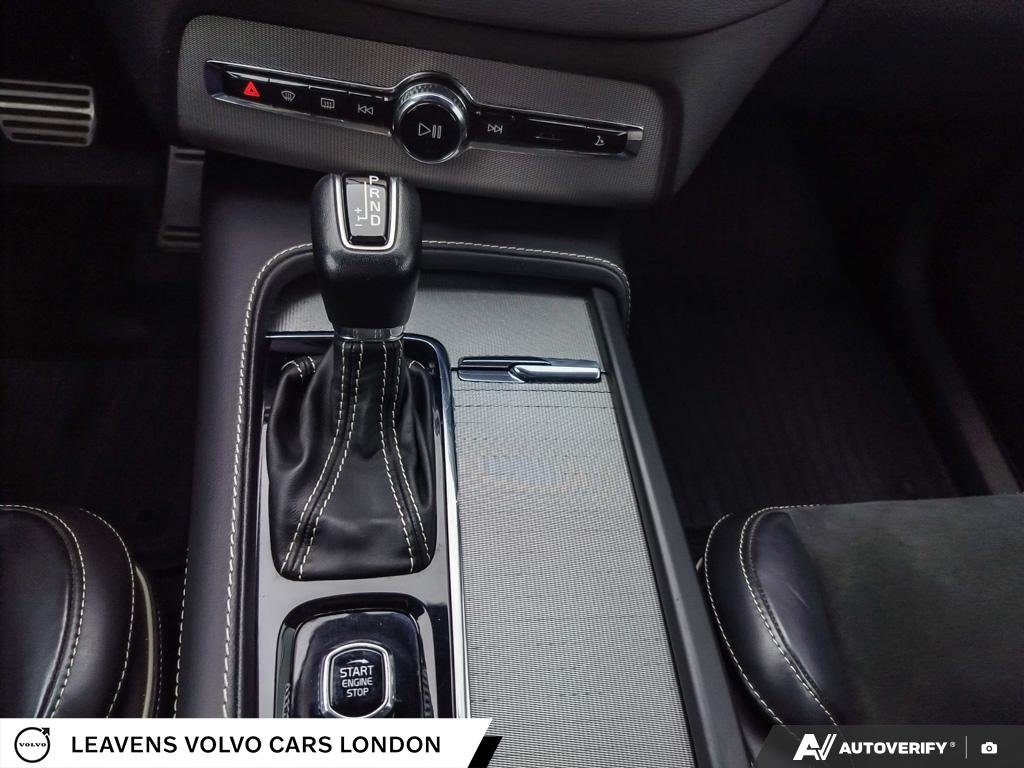 2022 Volvo XC90 R-DESIGN-17