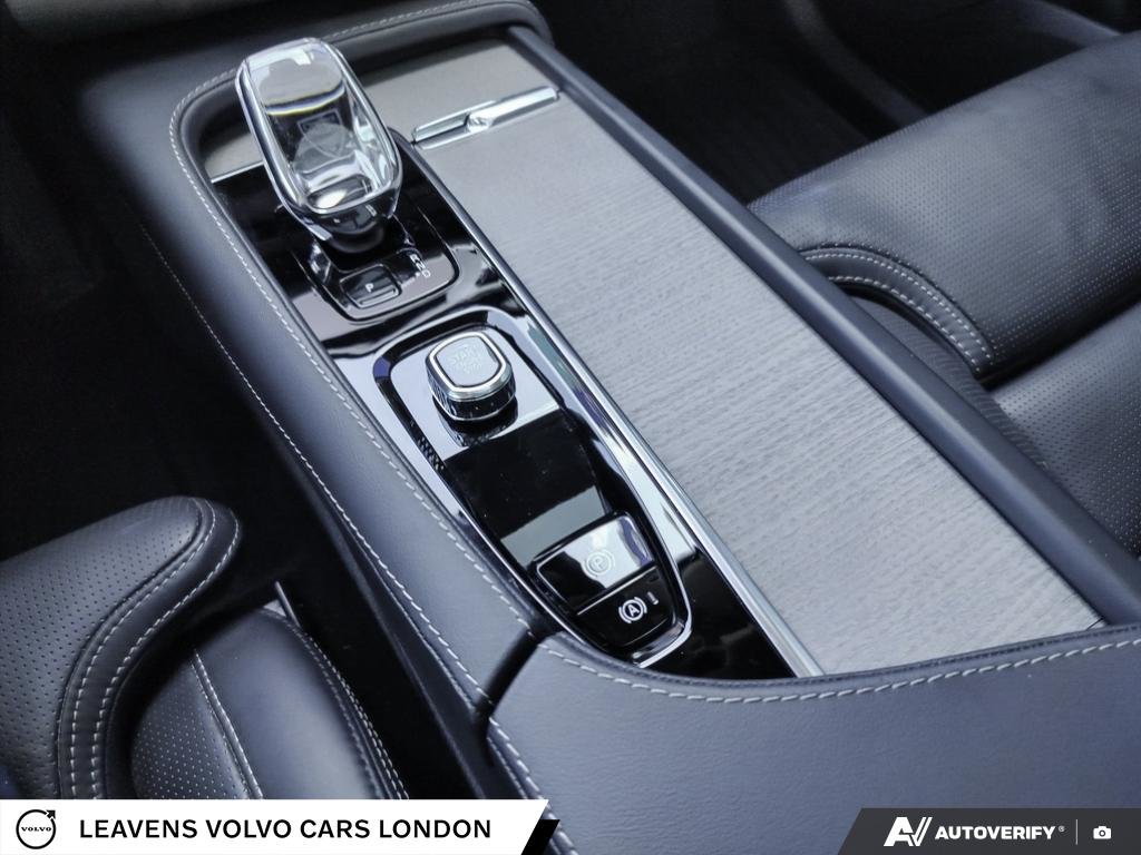 2025 Volvo XC90 ULTRA BRIGHT THEME-17