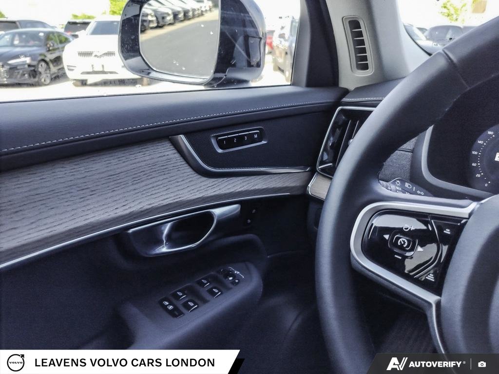 2026 Volvo XC90 PLUS DARK THEME-16