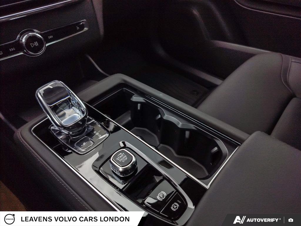 2026 Volvo XC90 PLUS DARK THEME-17