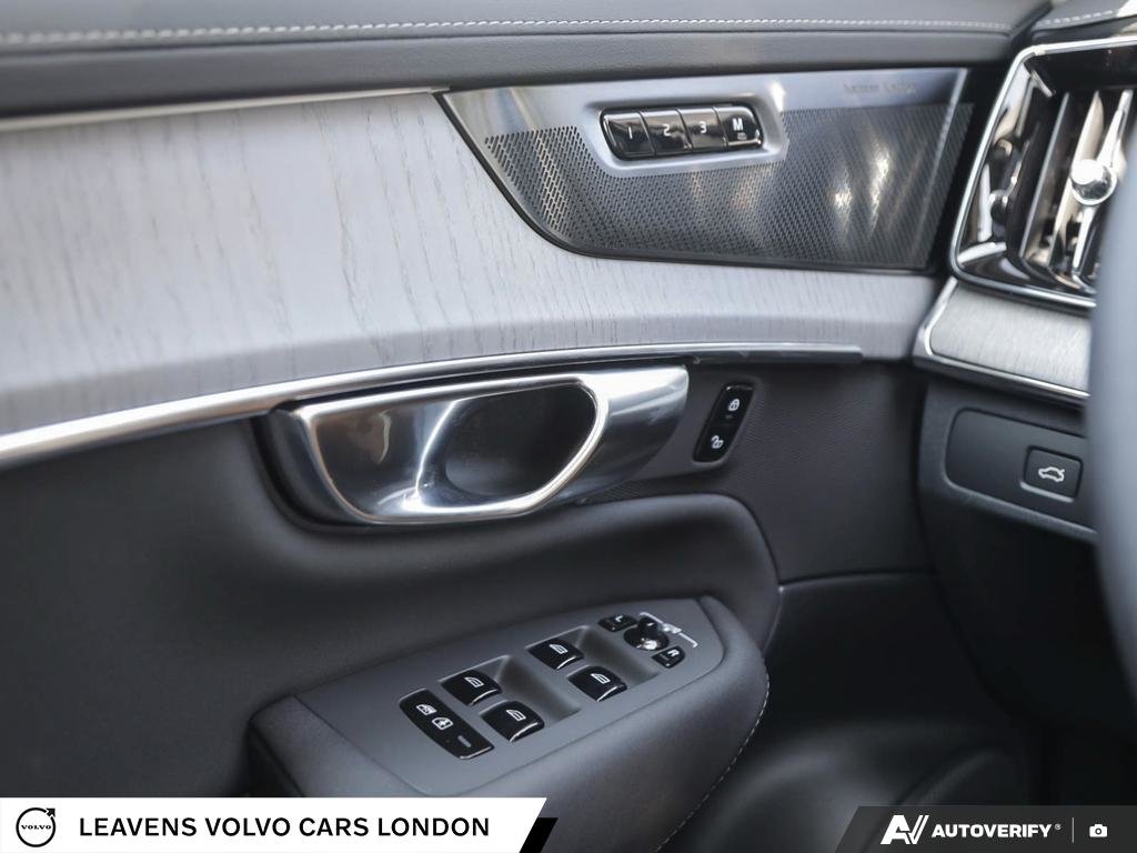 2027 Volvo XC90 ULTRA DARK THEME-16