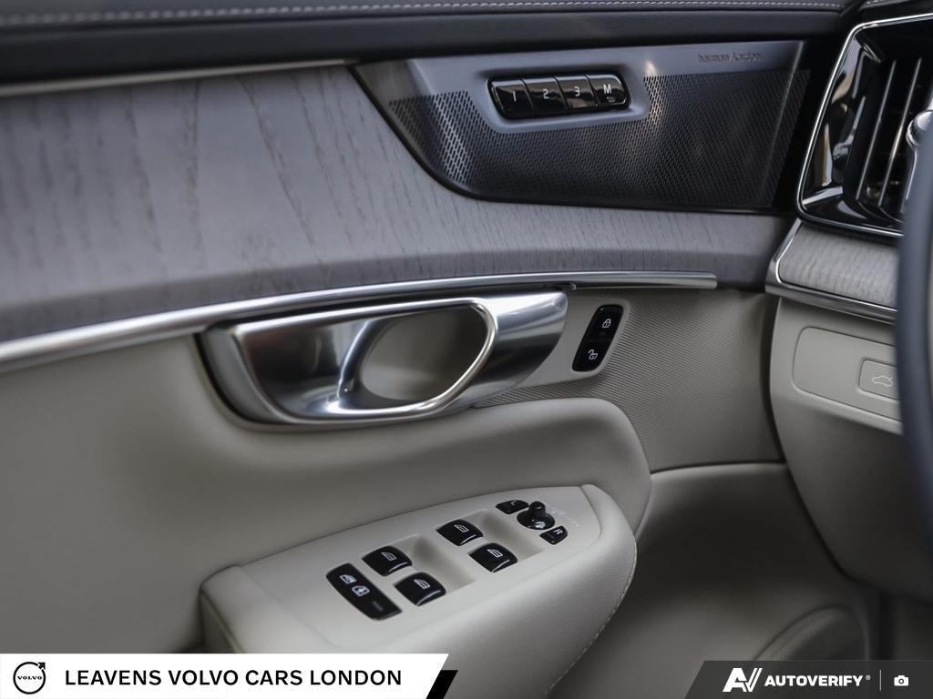2027 Volvo XC90 ULTRA DARK THEME-16