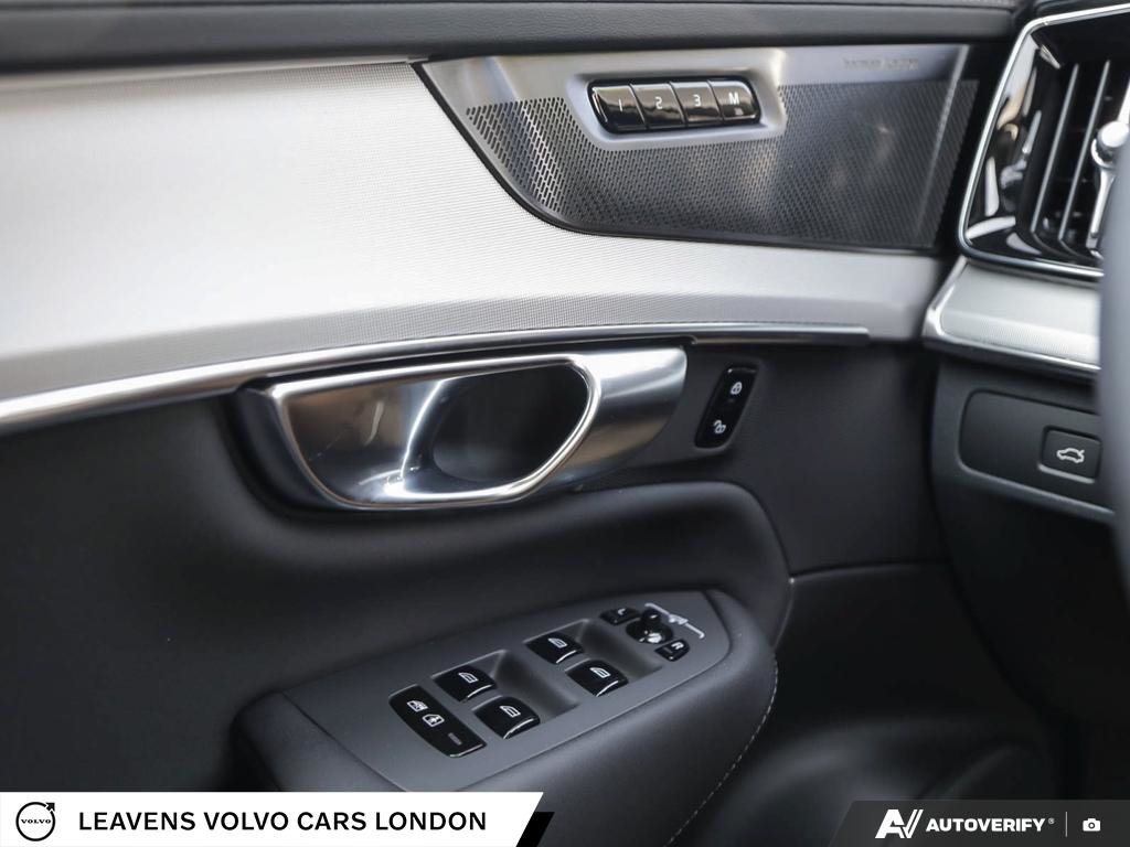 2027 Volvo XC90 ULTRA BLACK EDITION-16