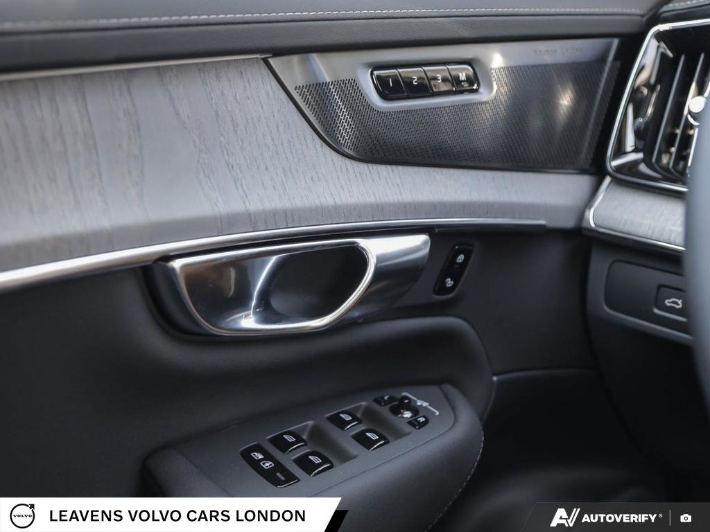 2027 Volvo XC90 ULTRA DARK THEME-16