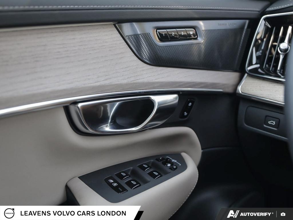 2027 Volvo XC90 PLUS DARK THEME-16