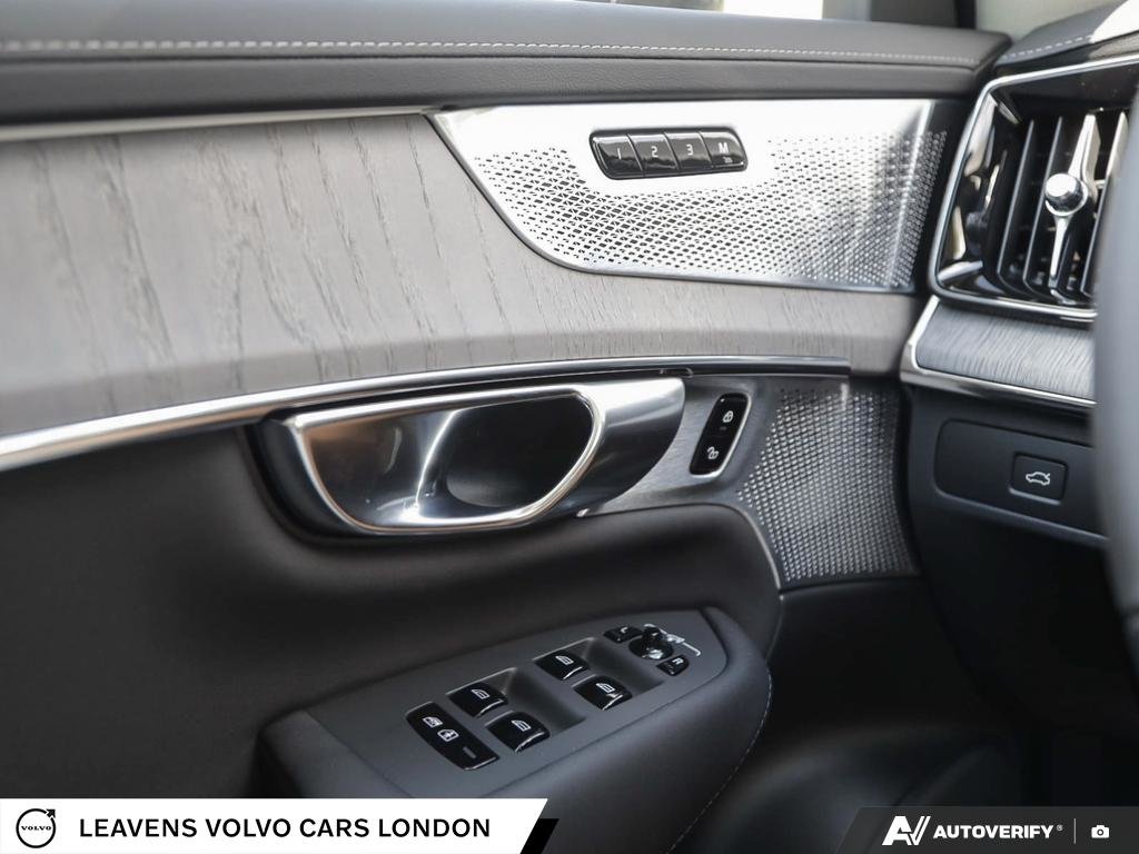 2027 Volvo XC90 ULTRA DARK THEME-16