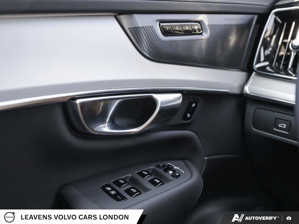 2027 Volvo XC90 Ultra Black Edition 7-Seater-16