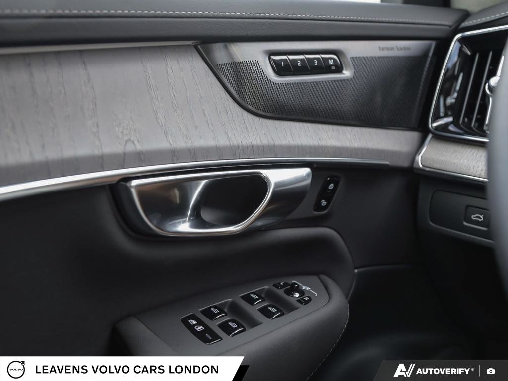 2027 Volvo XC90 ULTRA DARK THEME-16
