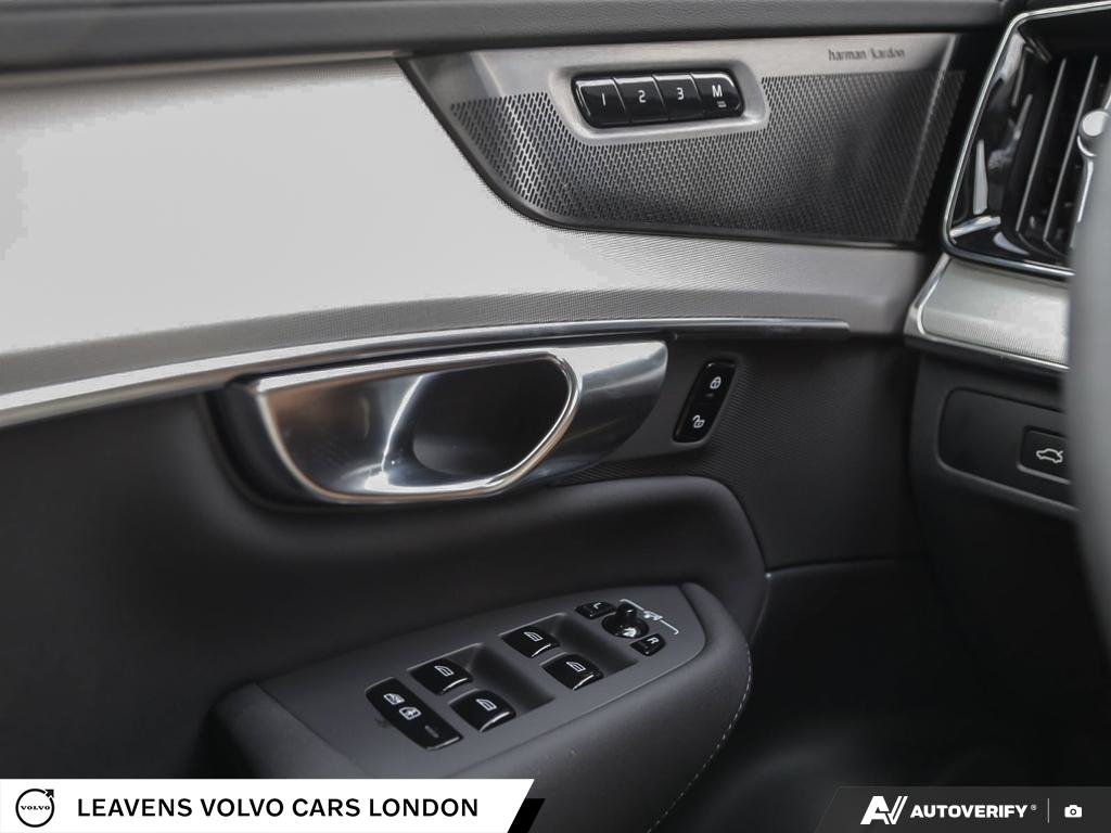 2027 Volvo XC90 Ultra Black Edition 7-Seater-16