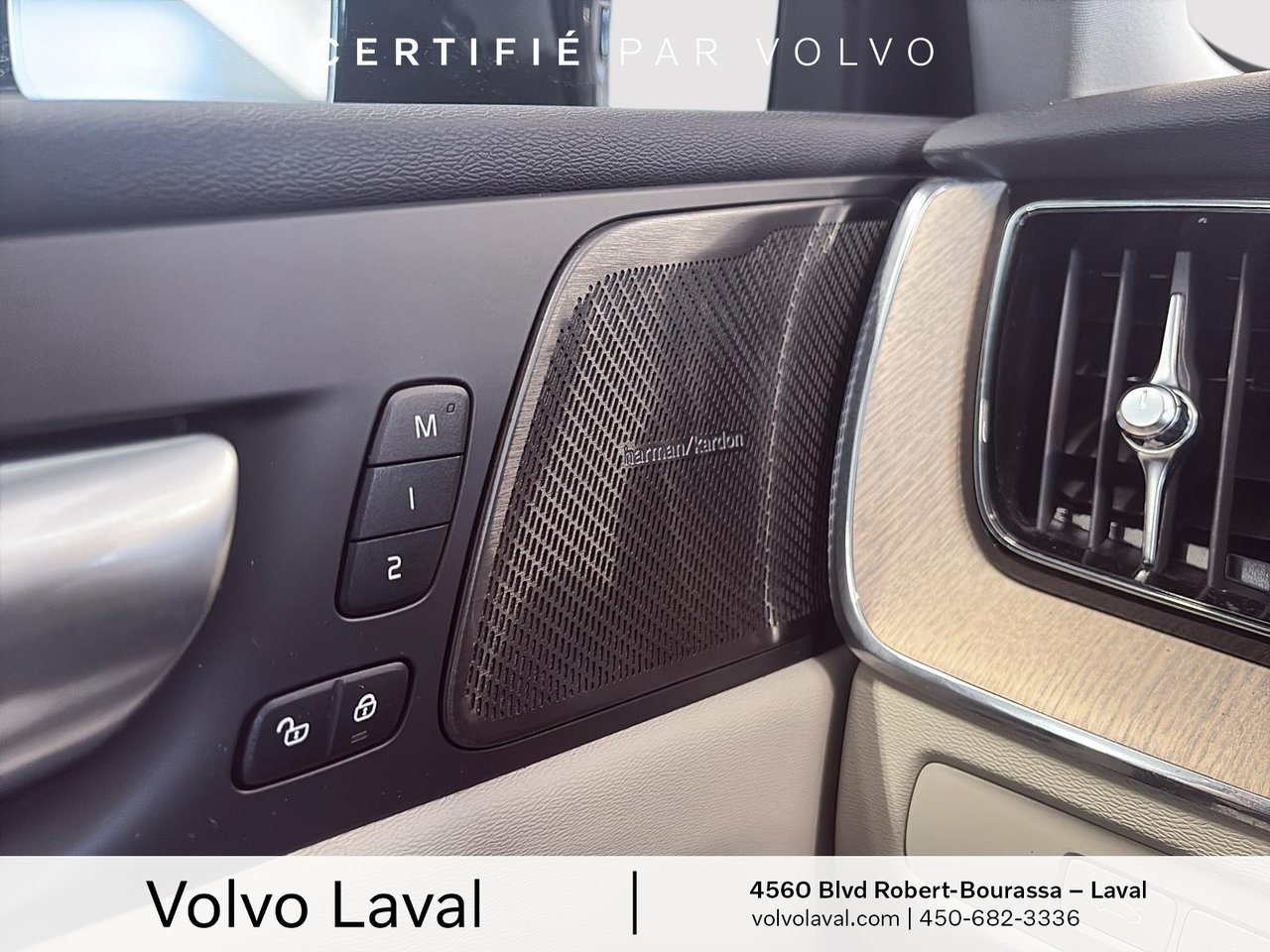 Volvo XC60 Recharge Plus Dark Theme 2024-21