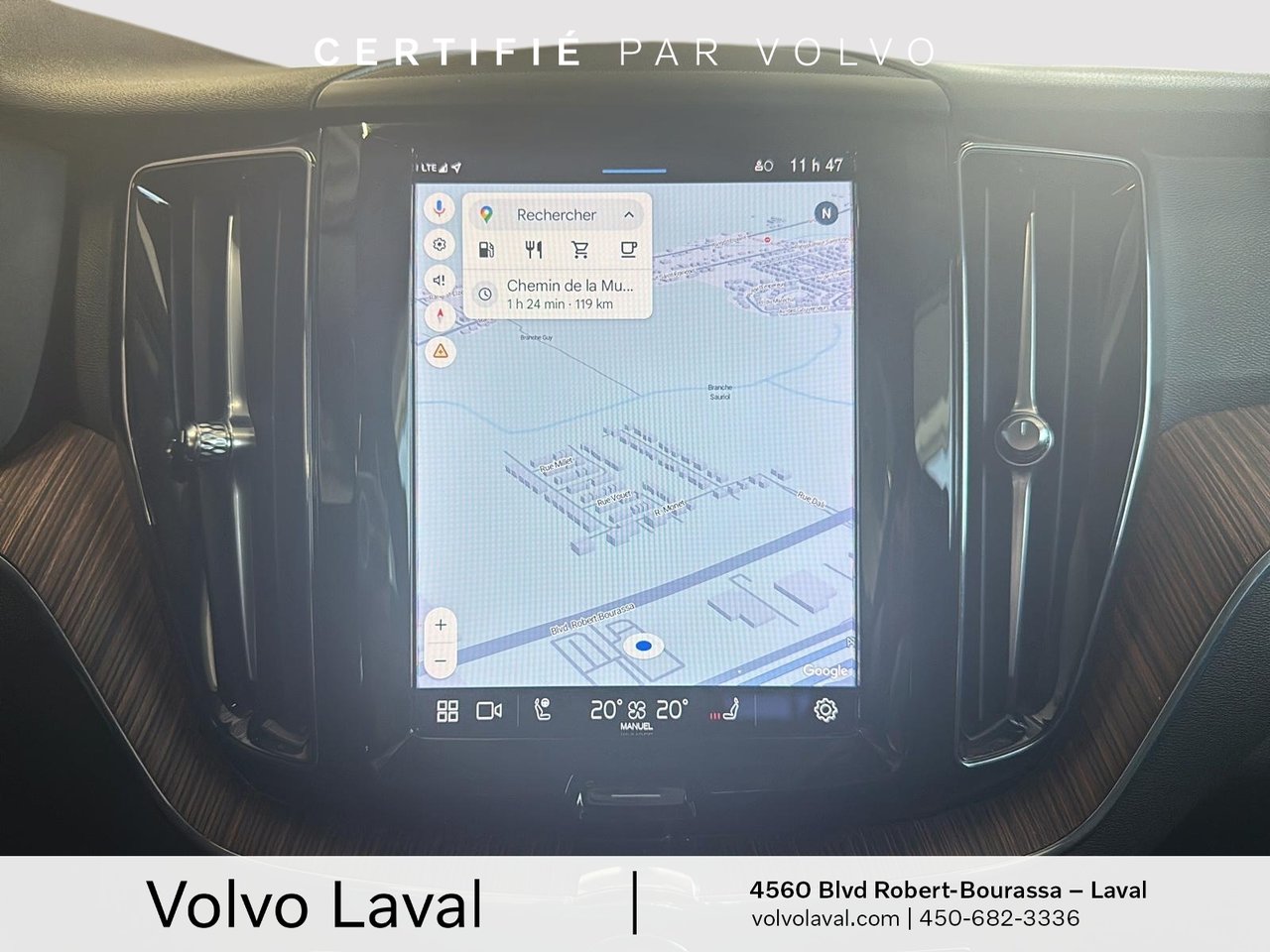 Volvo XC60 Plus Dark Theme 2023-14