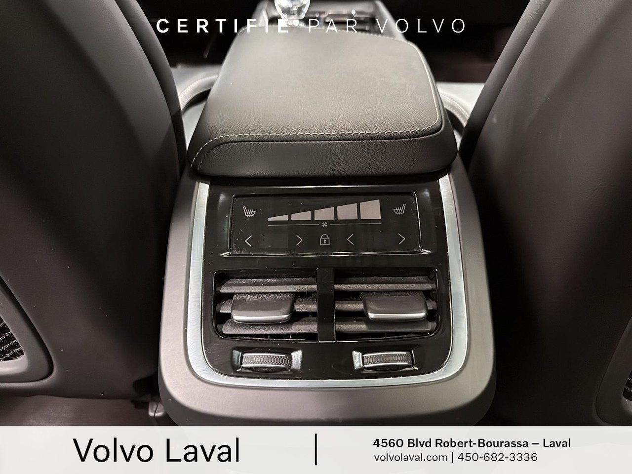 Volvo XC60 Ultimate Dark Theme 2023-8