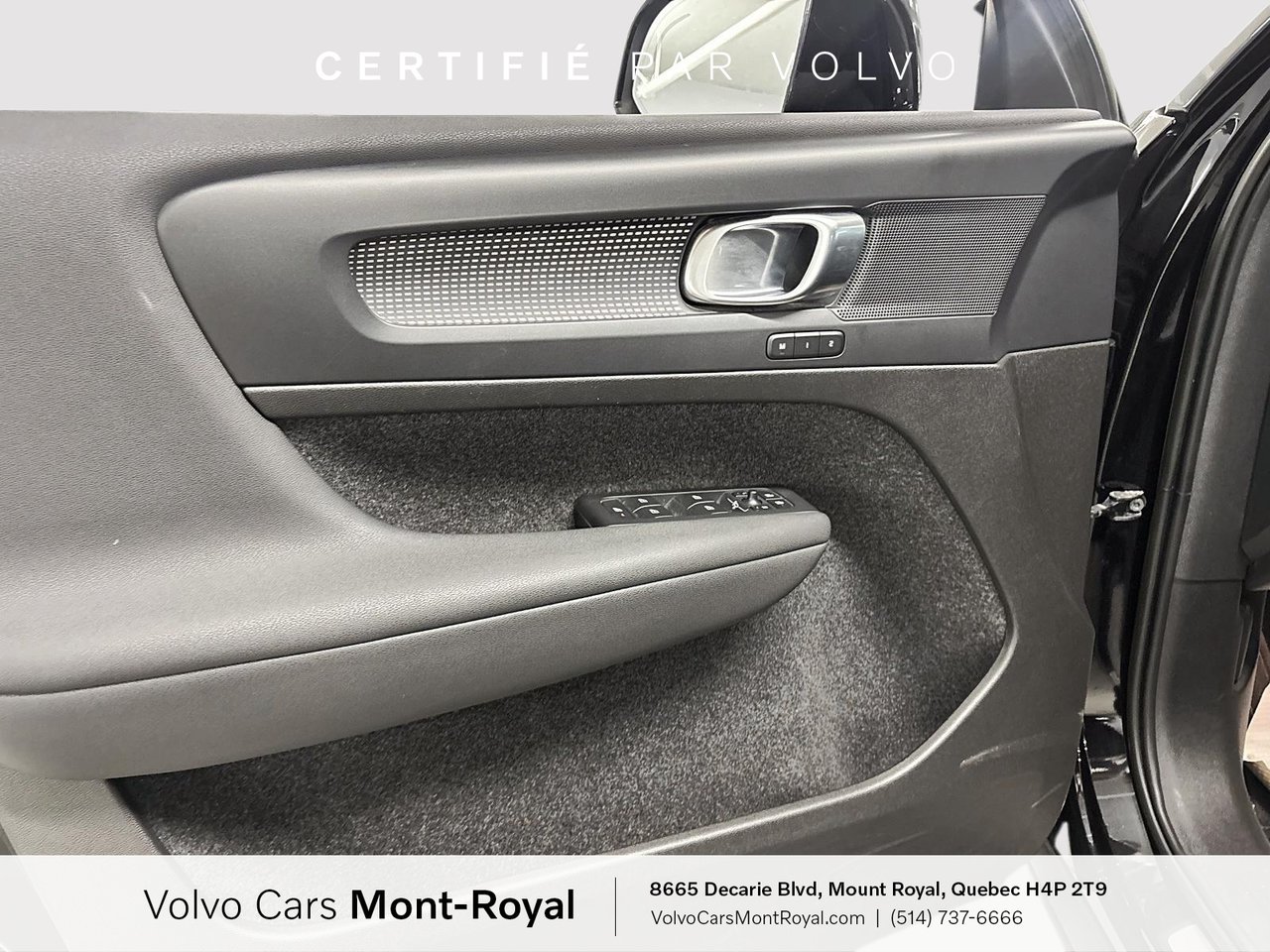 Volvo XC40 Plus Dark Theme 2023-8