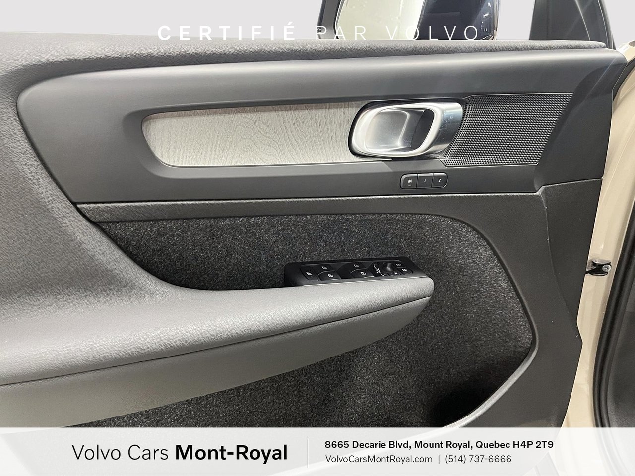 Volvo XC40 Plus Dark Theme 2025-8