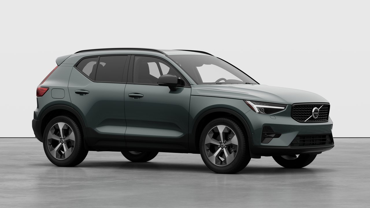 Volvo XC40 Plus (Dark Theme) 2026-2