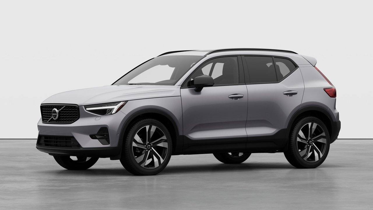 Silver (ARGENT AURORE MÉTALLISÉ) 2026 Volvo XC40 B5 Plus AWD SUV / Crossover All-Wheel Drive Automatic