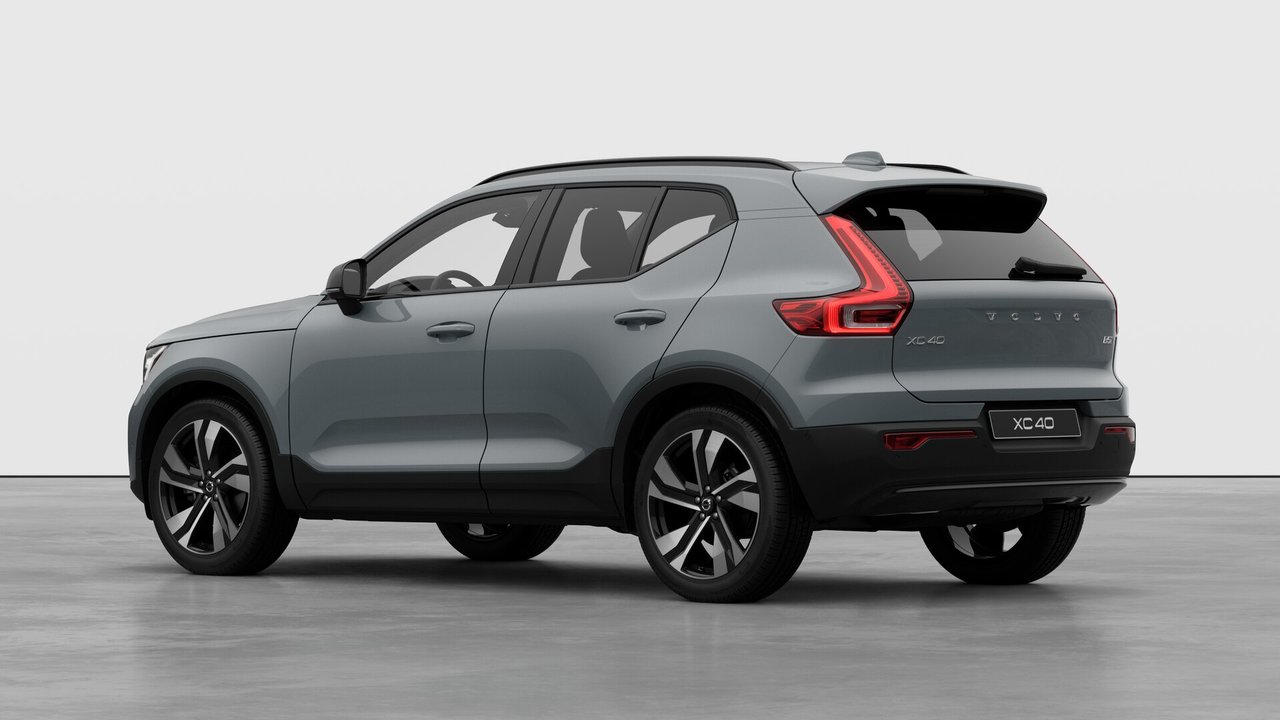 Volvo XC40 Plus (Dark Theme) 2026-1