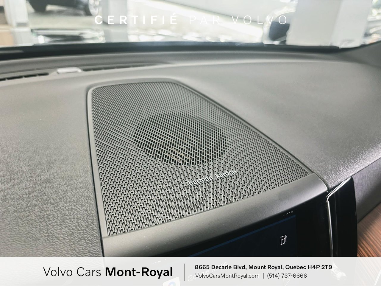 2025 Volvo XC60 Plug-In Hybrid Plus Dark Theme T8-13