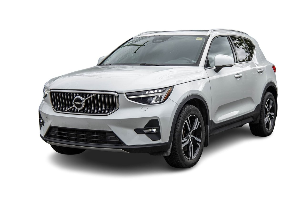 Crystal White 2023 Volvo XC40 SUV / Crossover All-Wheel Drive Automatic