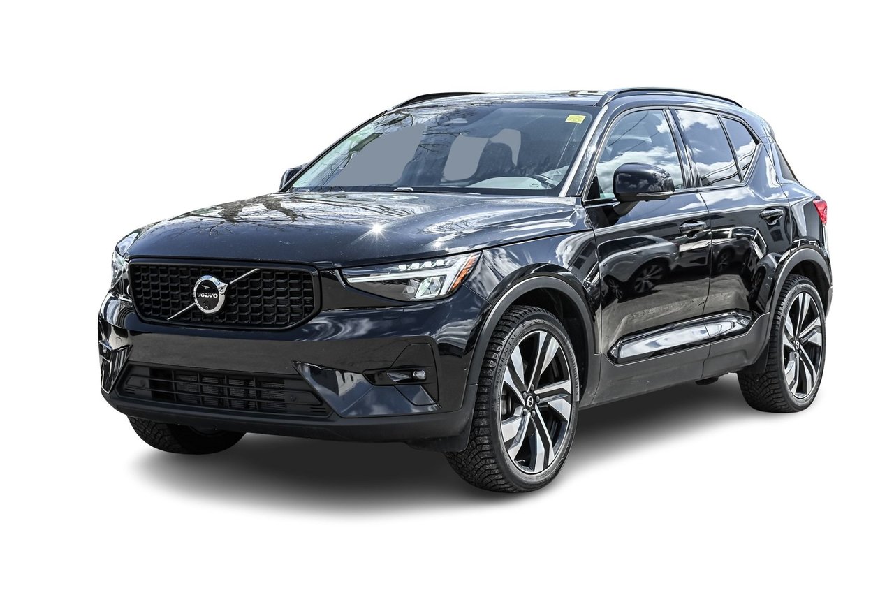 2024 Volvo XC40 B5 Plus Dark Theme AWD