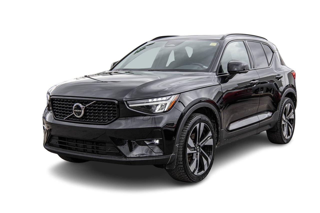 2024 Volvo XC40 B5 Plus Dark Theme AWD
