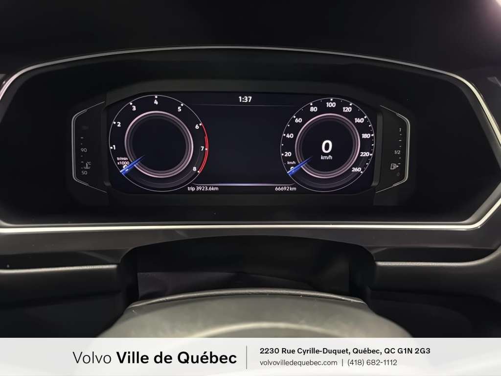 Volkswagen Tiguan Comfortline R-L Blk 2023-16