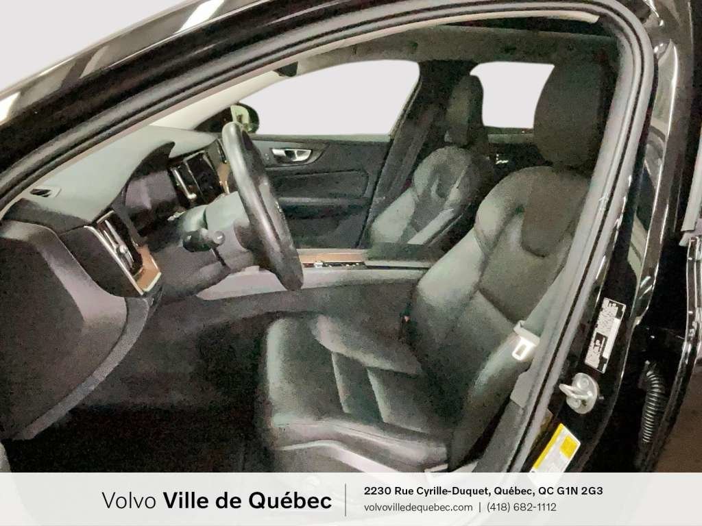 2022 Volvo V60 Momentum-1