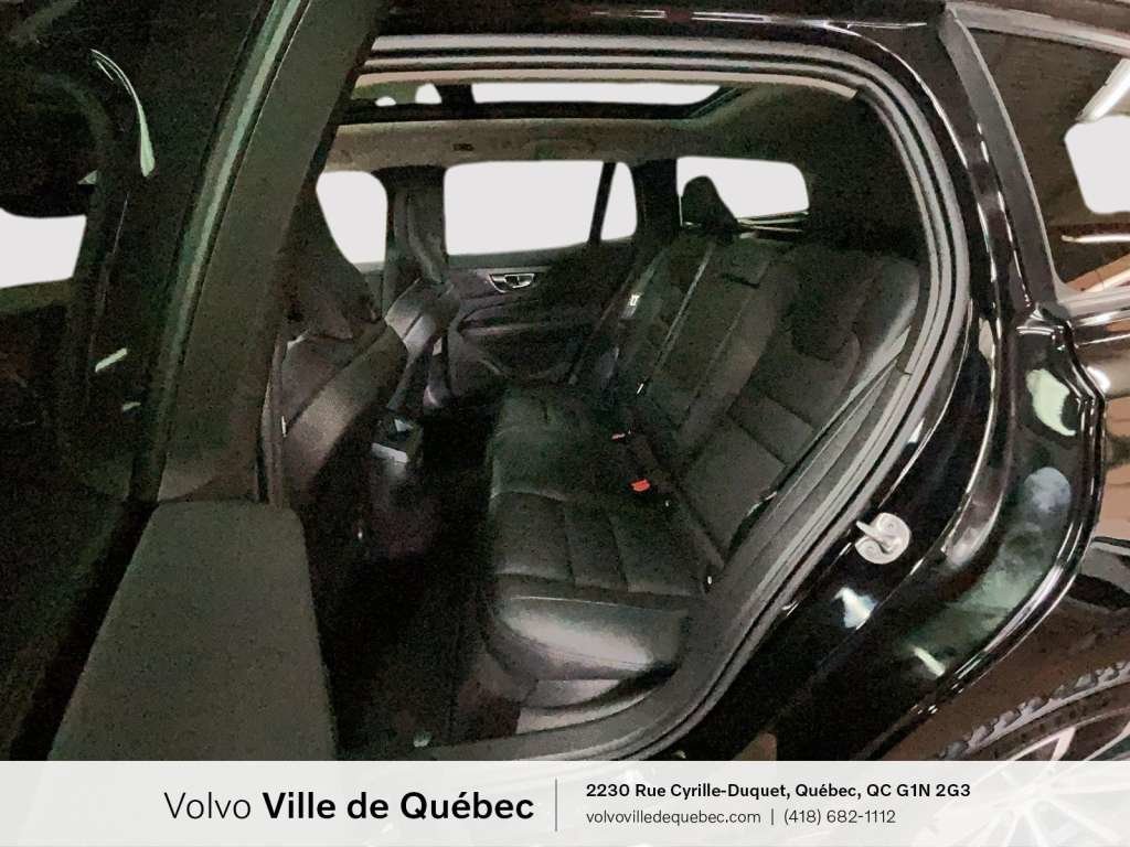 2022 Volvo V60 Momentum-12