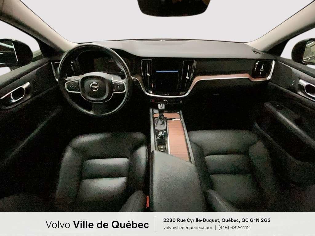 2022 Volvo V60 Momentum-13