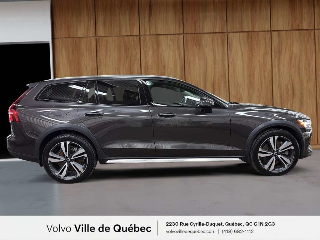 2023 Volvo V60 CC Ultimate-4