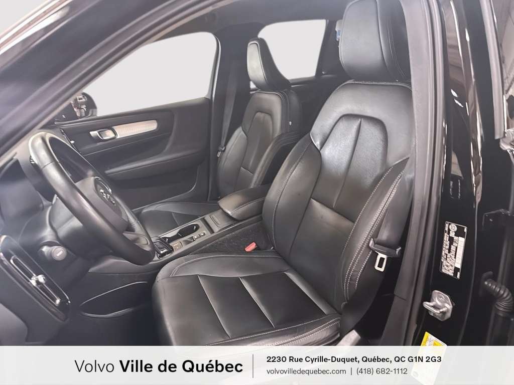 2020 Volvo XC40 Momentum-1