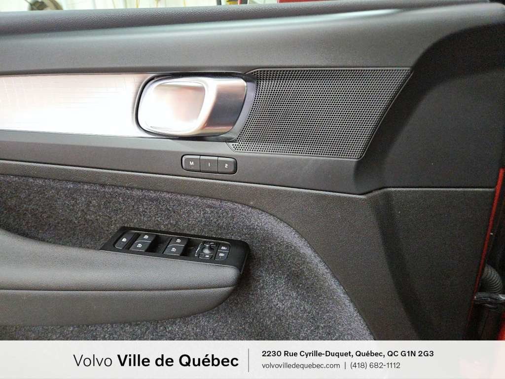 2022 Volvo XC40 Momentum-23