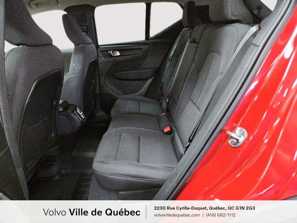 2022 Volvo XC40 Momentum-12
