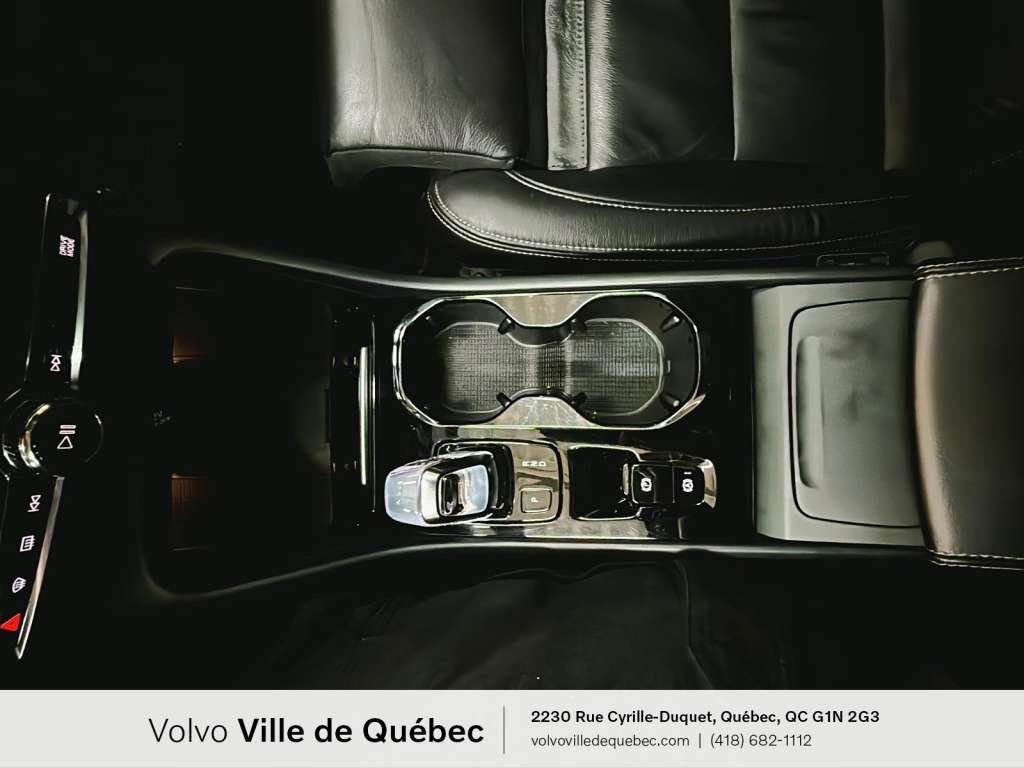 2022 Volvo XC40 Inscription-22