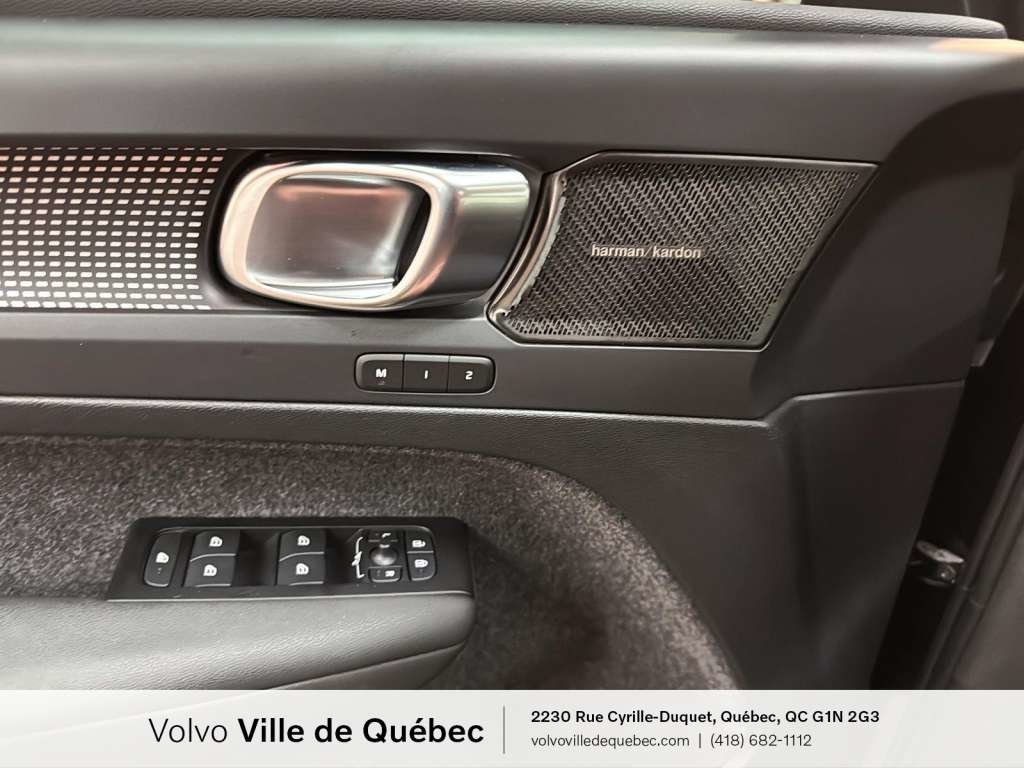 Volvo XC40 R-Design 2022-23