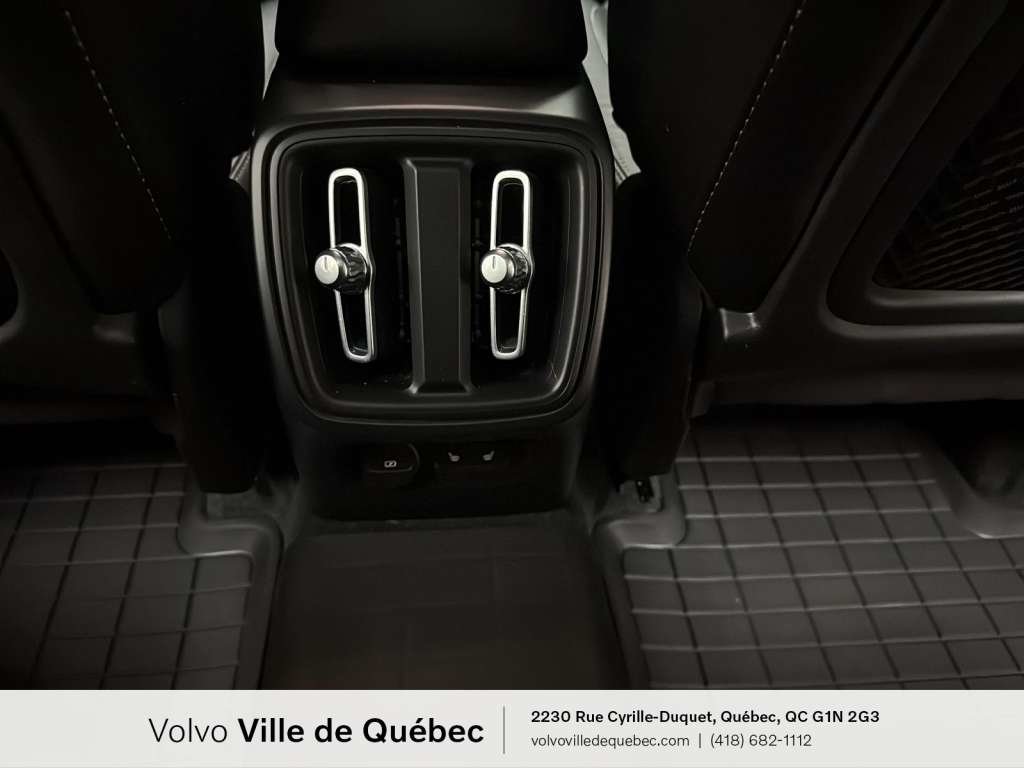 Volvo XC40 Plus Dark B5 2023-15