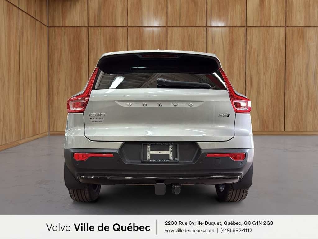 Volvo XC40 Plus Dark B5 2023-4